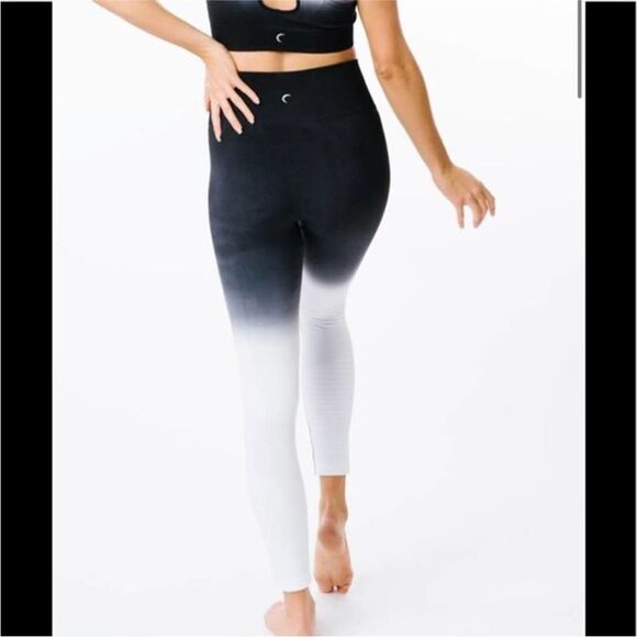 ZYIA ACTIVE | Black to White Ombré High Waist 7/8 Length Leggings Women’s Size S - Picture 2 of 10